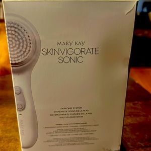 Mary Kay Skinvigorate Sonic Skin Care System. NEW with original box